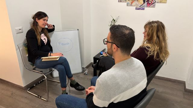 Una sessione di terapia di coppia nello studio di falconara marittima della dottoressa Silvia Torretta